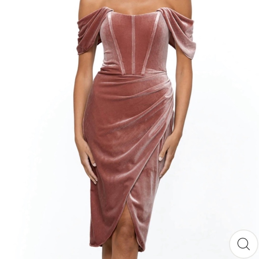 Elegant Off-Shoulder Velvet Dress in Mauve